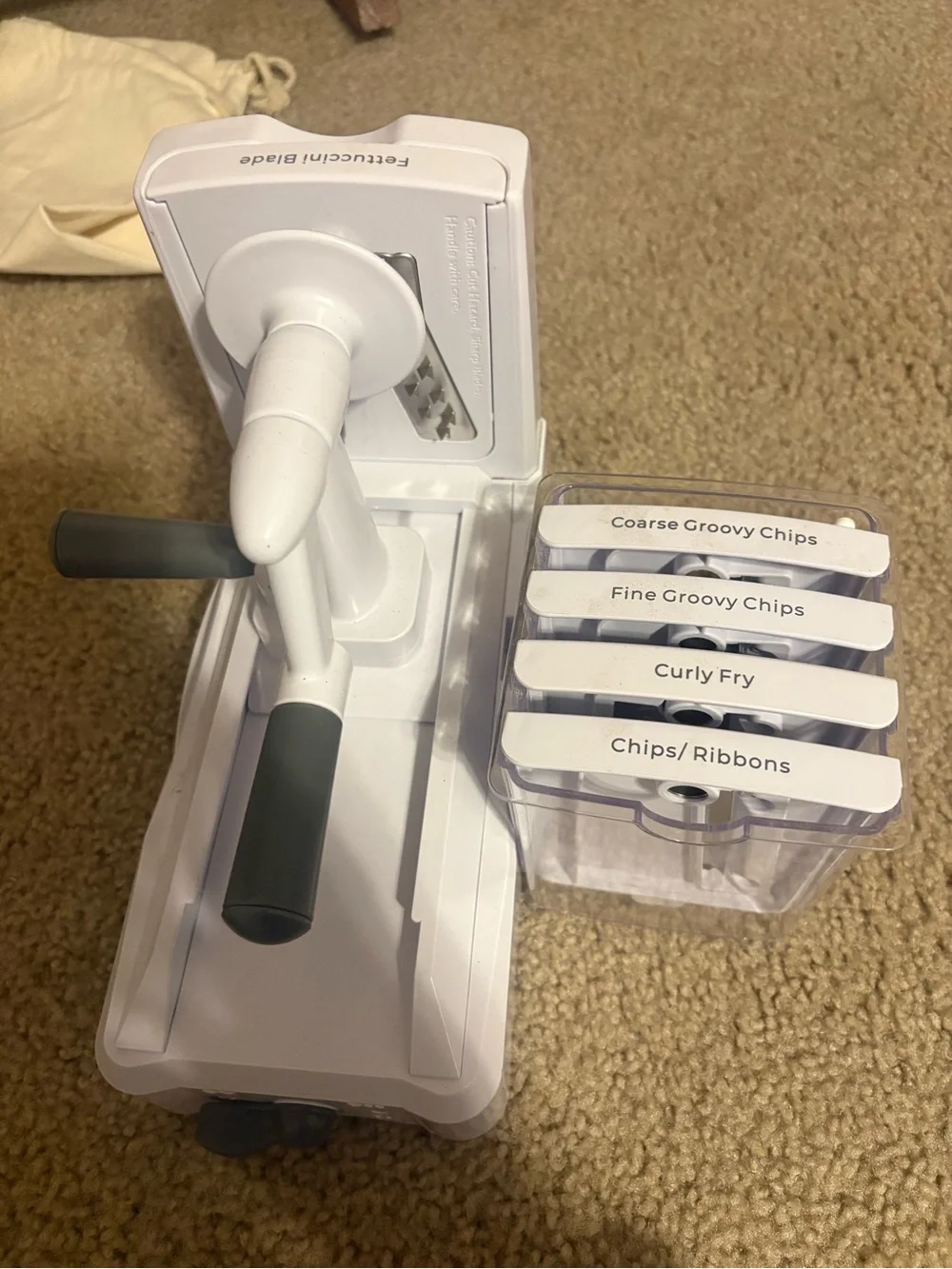 White Spiral Vegetable Slicer with Interchangeable Discs